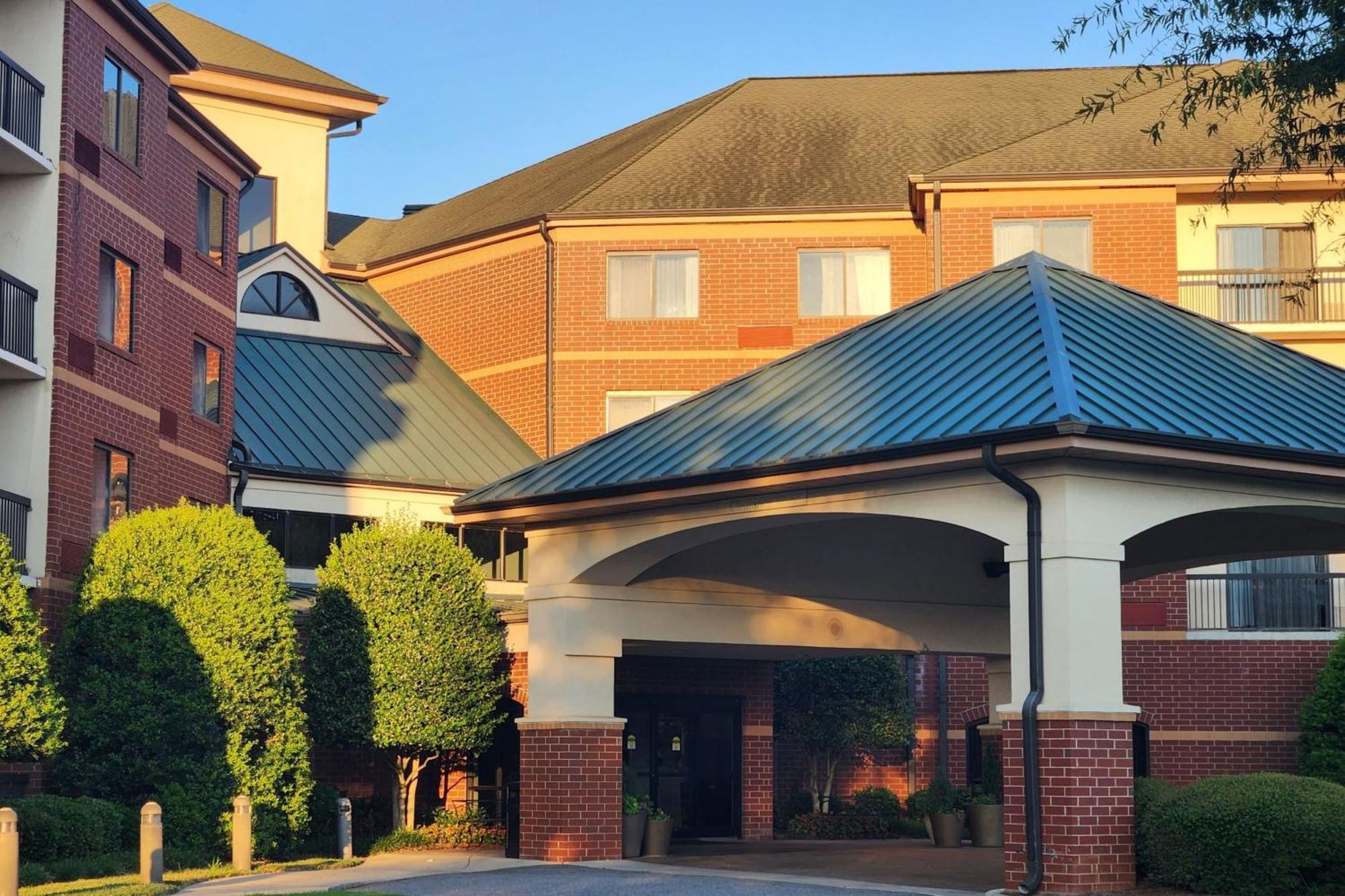 Courtyard By Marriott Hickory Hotel Exterior photo